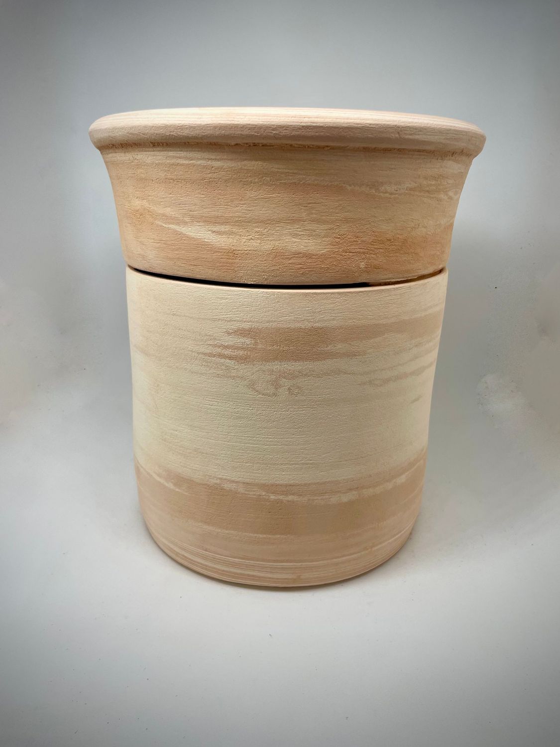 Lachs-creme farbene Urne unglasiert, XL