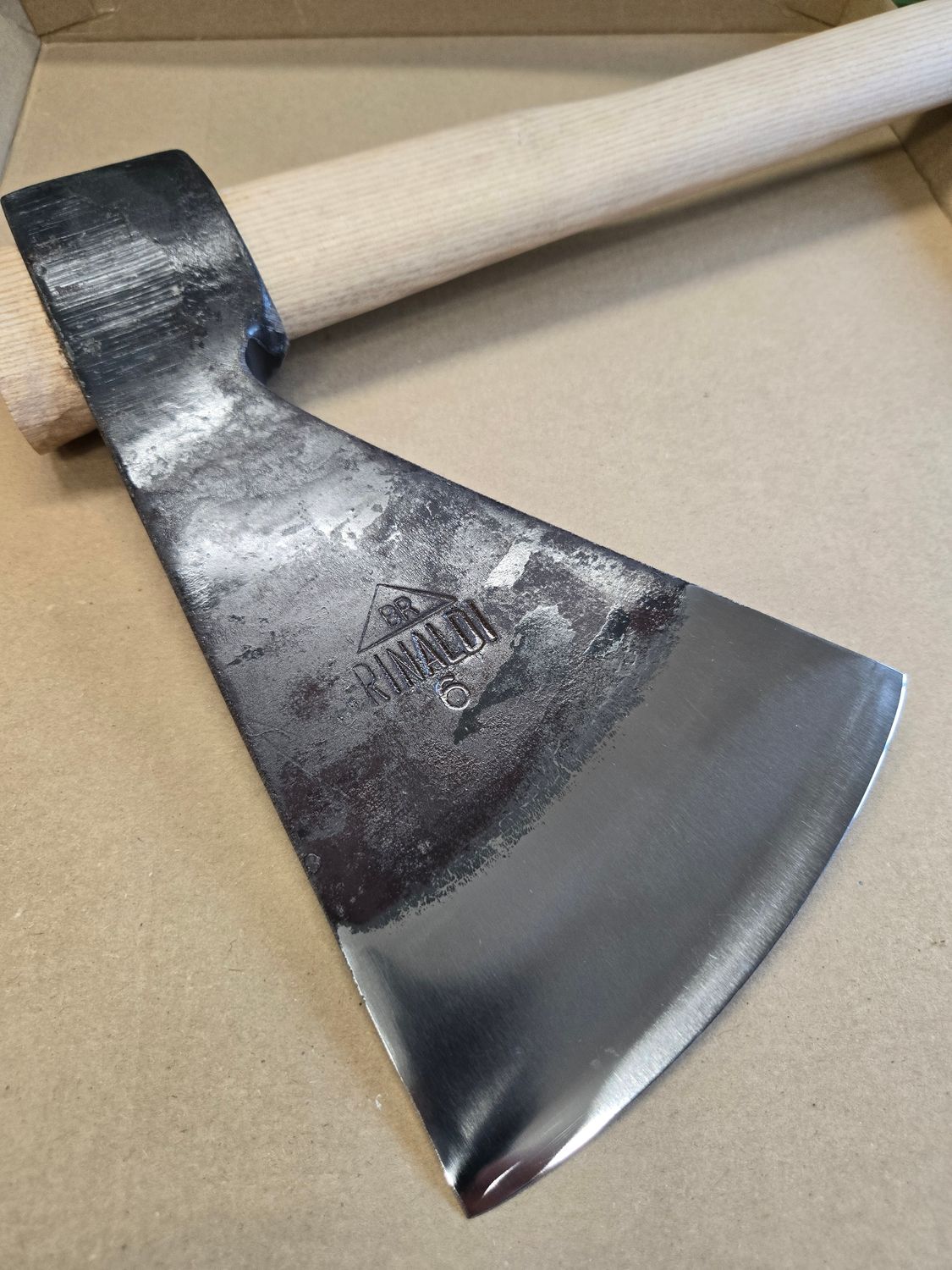 Déstockage : Hache Rinaldi modèle 302 - Type America - 1500g LFSUP manche ergonomique