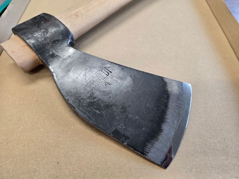 Déstockage : Hache Rinaldi bossue modèle 301 - Cognée type Bergame 1200g LFSIMP manche droit