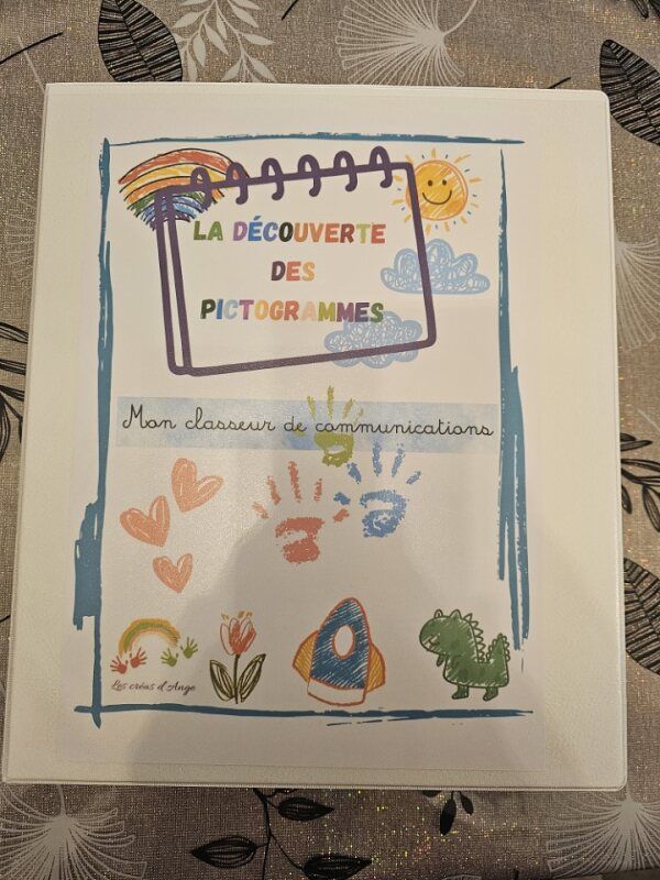 Classeur de communications sous pochettes