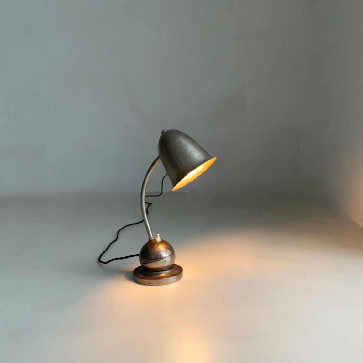 Bauhaus 'Tumbler' lamp by Daalderop, early edition, late 1920s