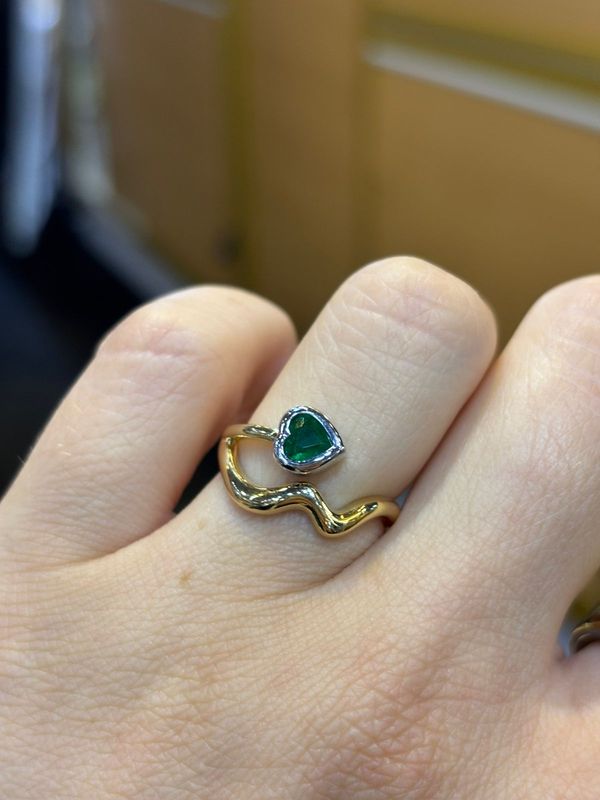 Anillo Corazón Esmeralda