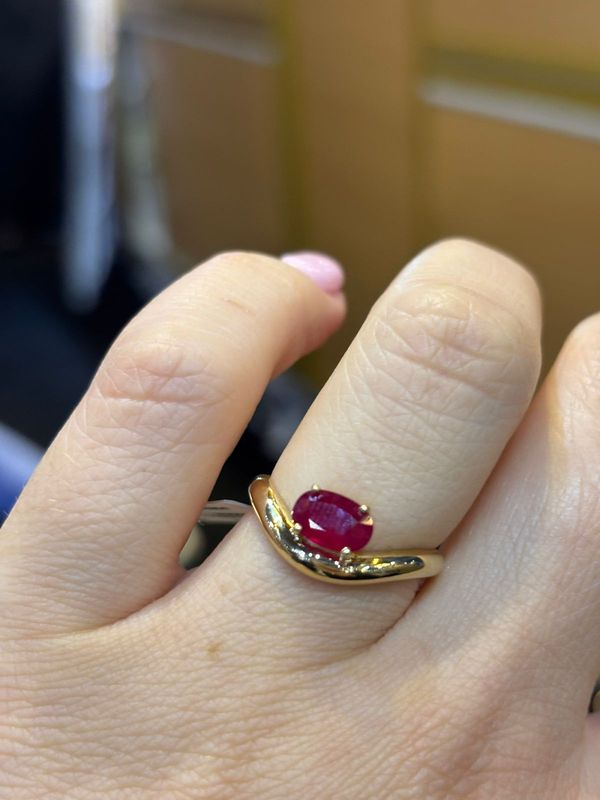 ​Anillo Rubí