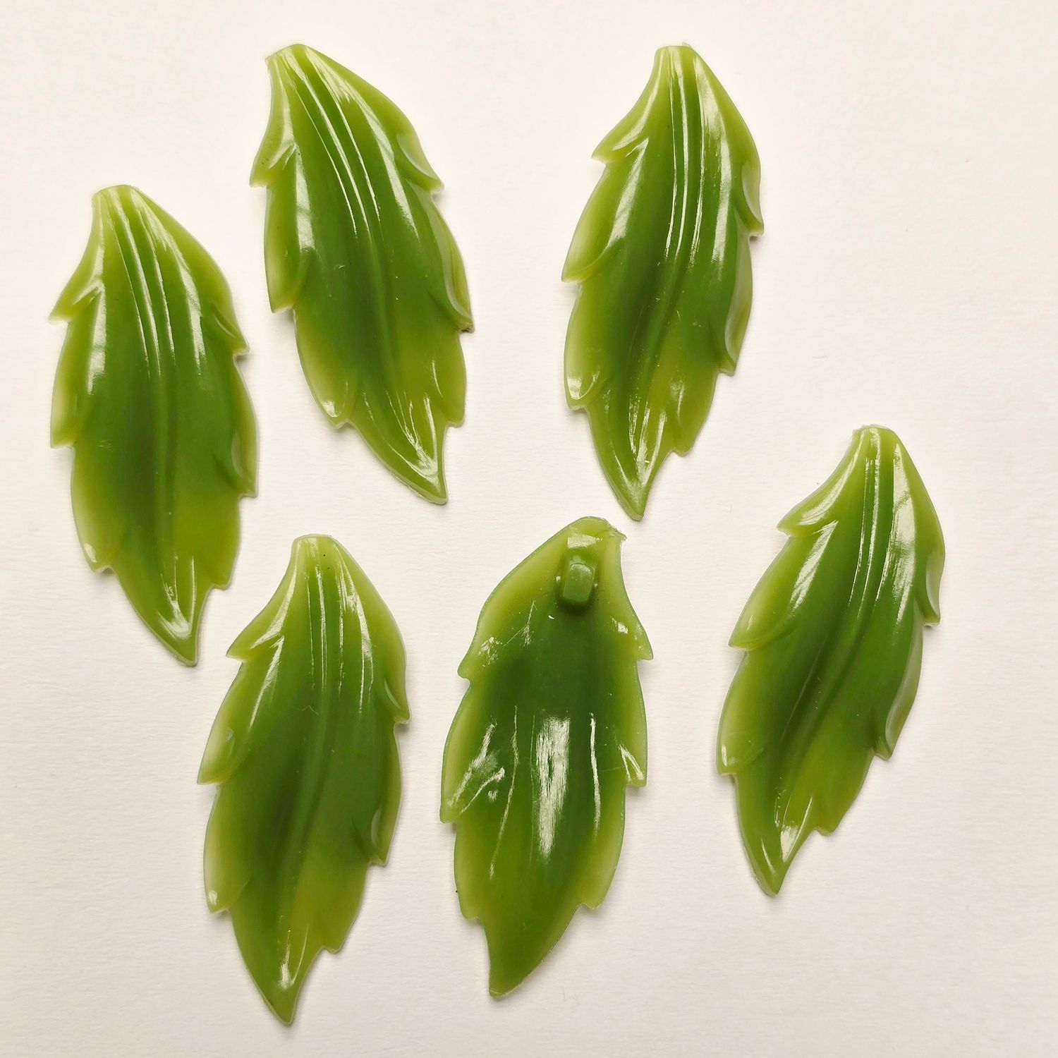 39mm Leaves: German Resin Opaque Olive Green 