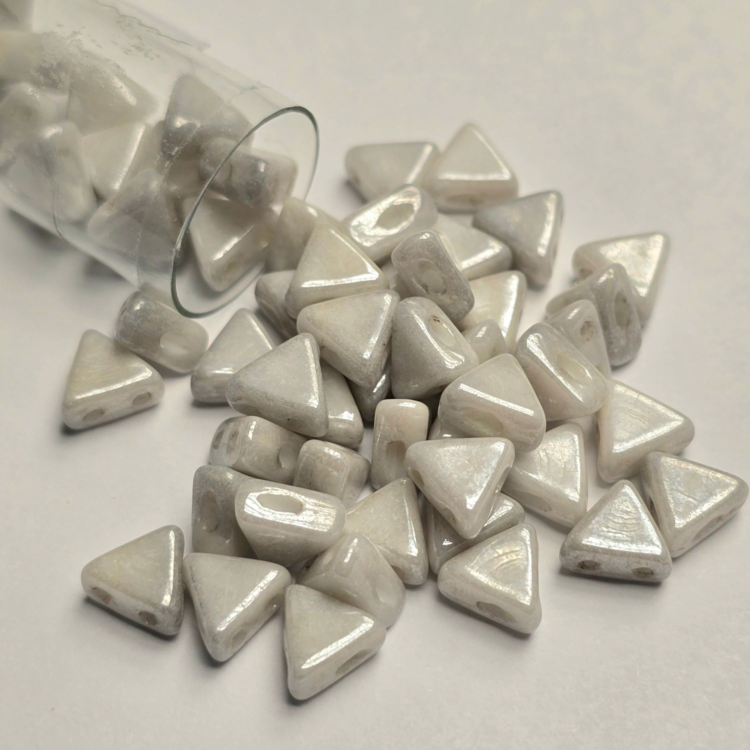 Kheops Par Puca 6mm: Opaque White Luster Kheops Par Puca 6mm: Opaque White Luster