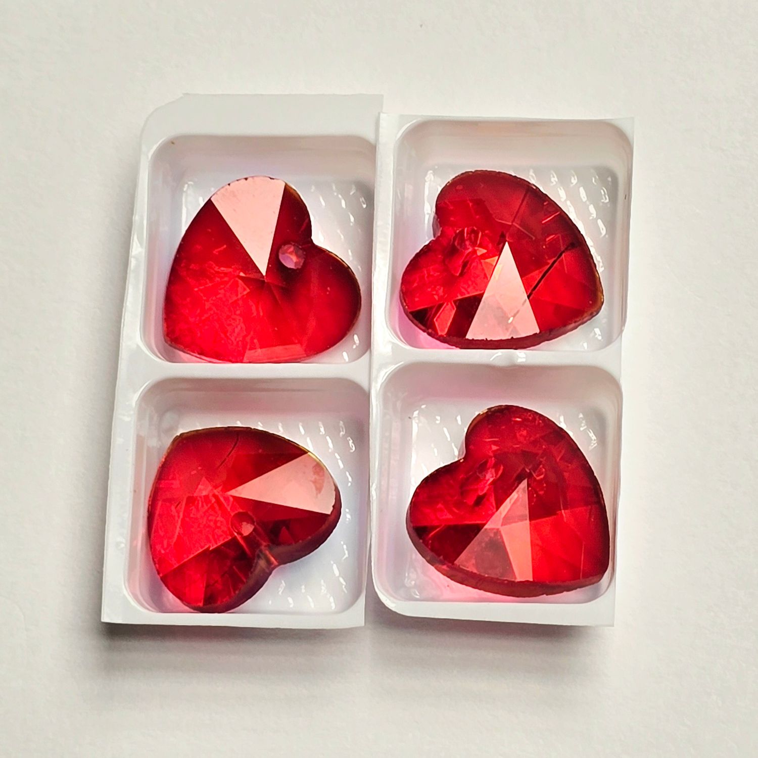 Heart Crystal Pendants 14mm: Red