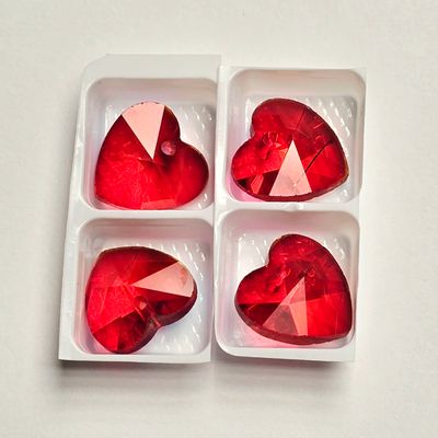 Heart Crystal Pendants 14mm: Red