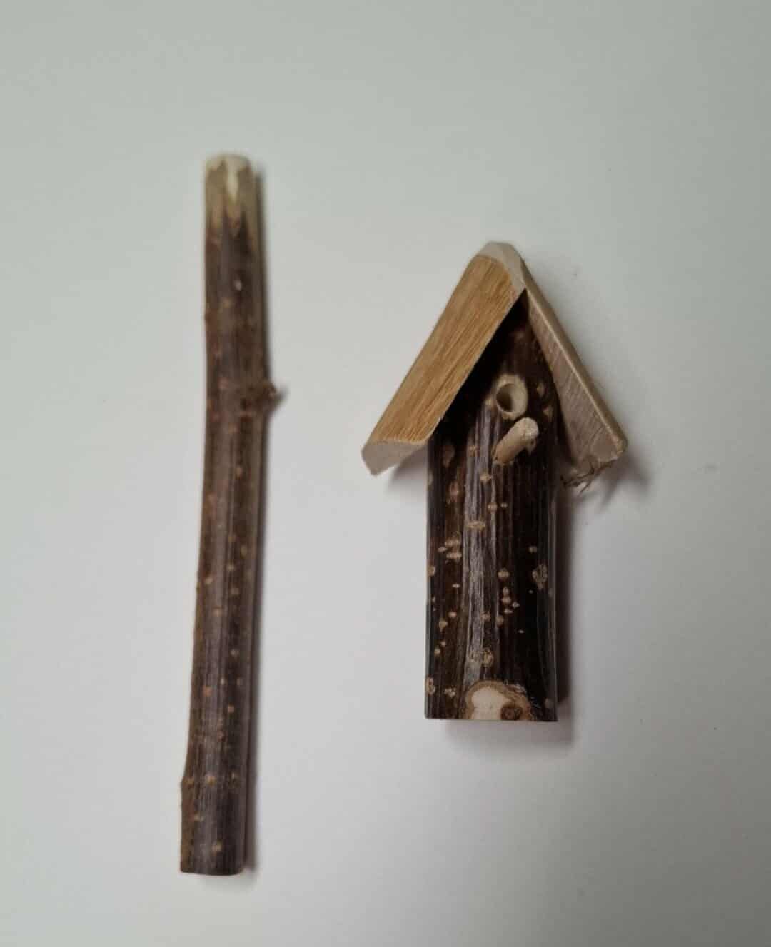 Miniatur Vogelhaus mit Stange