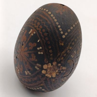 Vintage Pysanka Ukrainian Easter egg - older wooden one