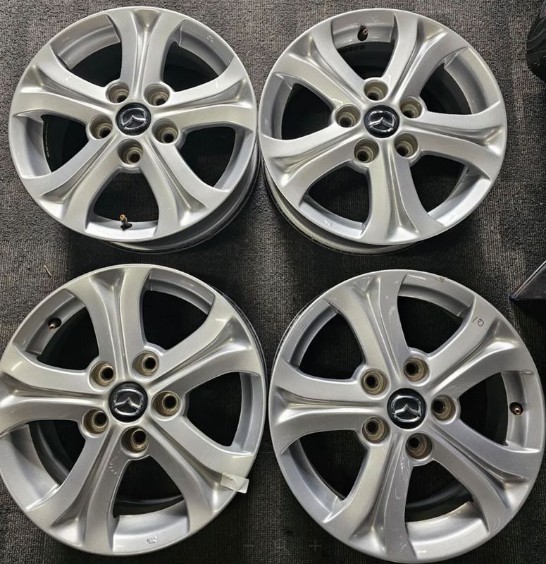 *USED* SET OF 4 GENUINE MAZDA 3 WHEELS 15x6" 5x114.3 ET: 50P SILVER