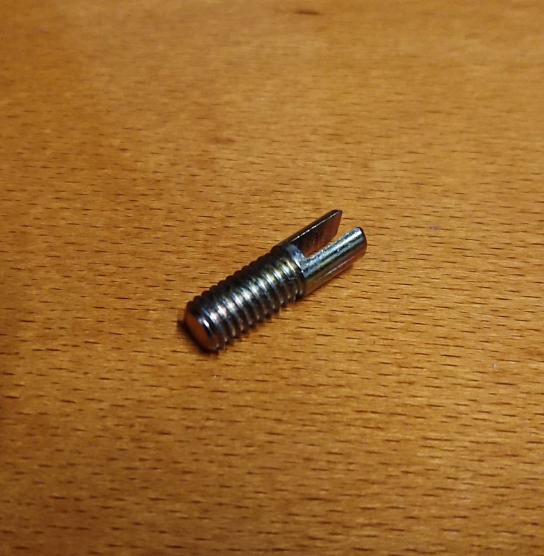 #117 Threaded rod holding fuel filter on fuel pump OM314 &amp; OM352