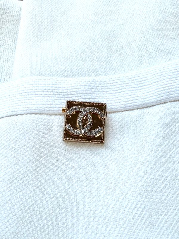 Square gold tone small brooch