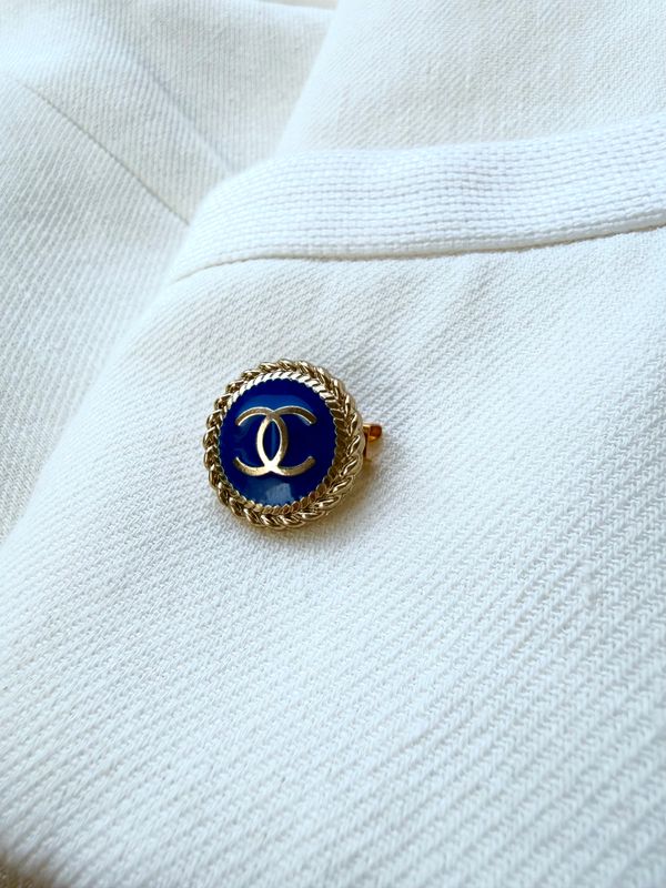Navy blue small brooch