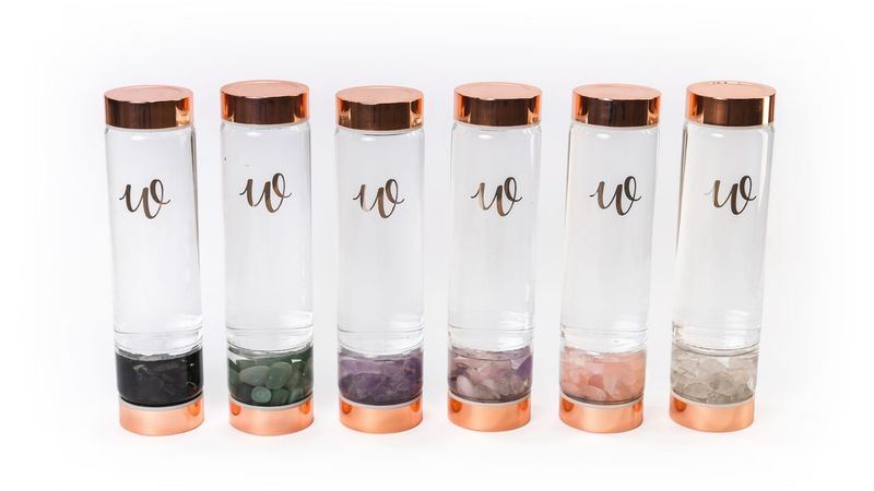 Queen of Water - glazen waterfles gevuld met edelstenen