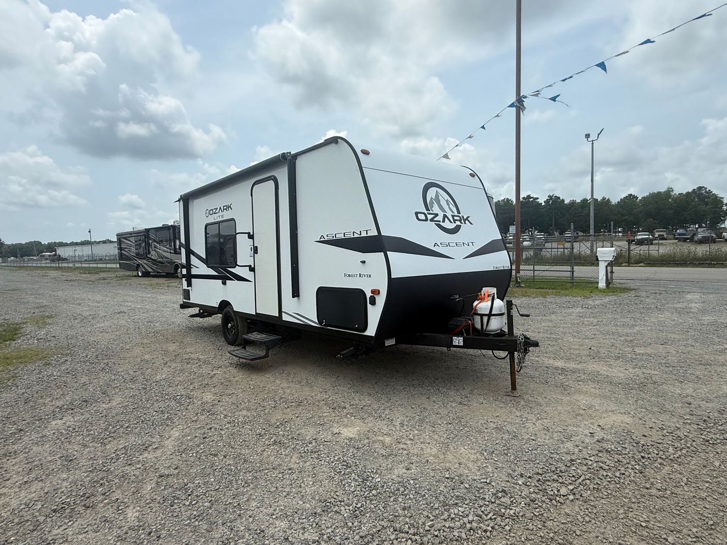 2021 Forest River Ozark 1660FQ