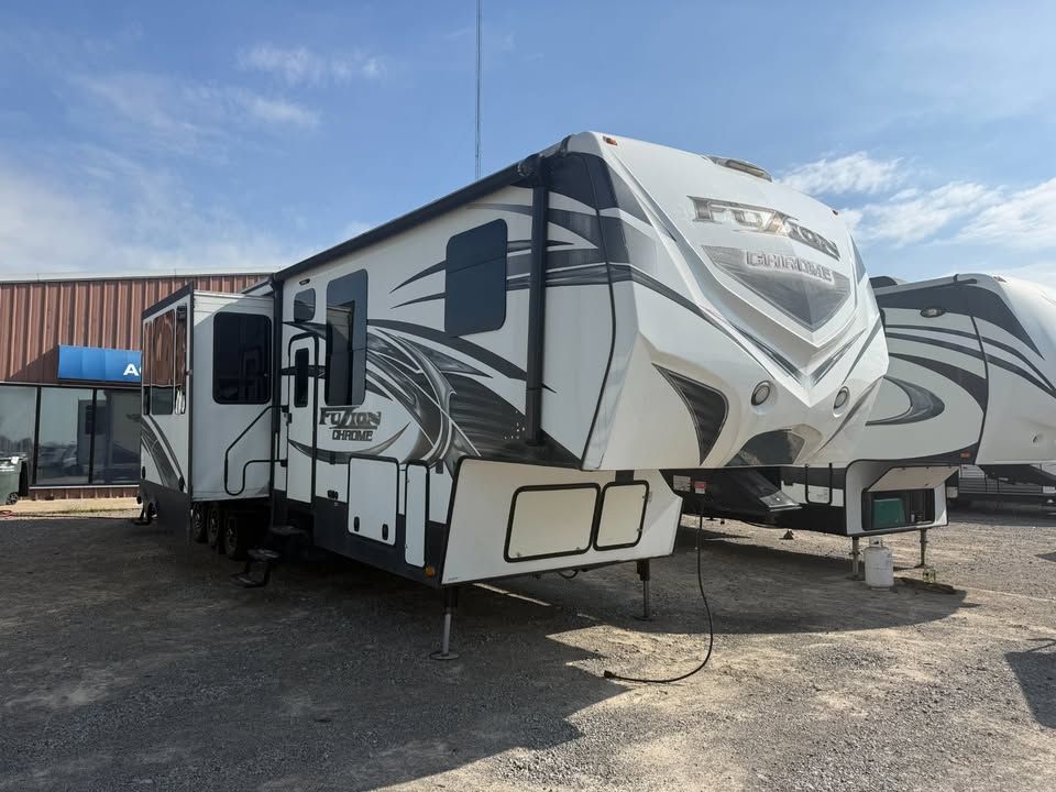 2015 Keystone Fuzion FZ401 Toy Hauler