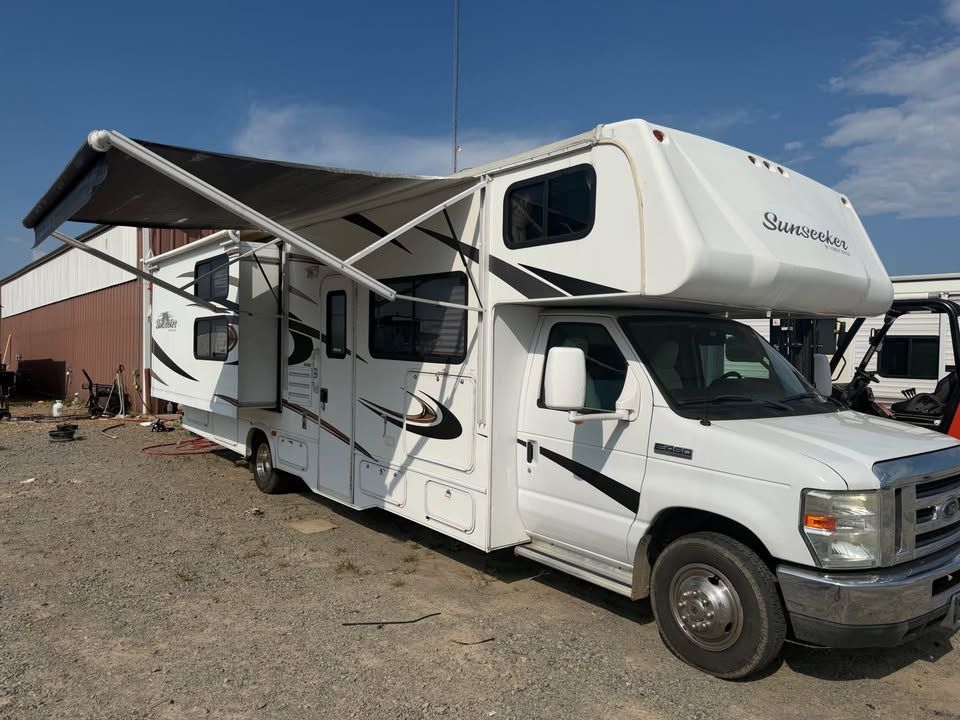 2013 Forest River Sunseeker Class C with BUNKS! 2013 Forest River Sunseeker Class C with BUNKS!