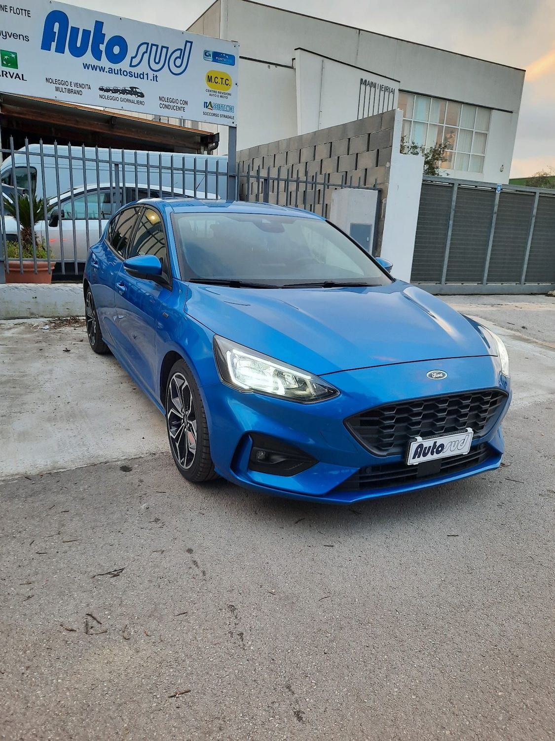 Ford Focus 1.0 EcoBoost Mild-Hybrid ST-Line Ford Focus 1.0 EcoBoost Mild-Hybrid ST-Line