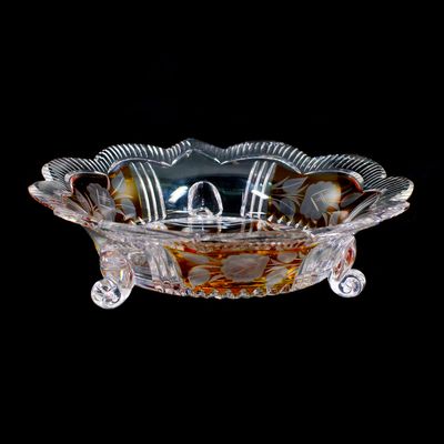 Dreifußschale aus farblosem Kristallglas mit Bernsteinätze, Josephinenhütte um 1935-40.