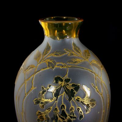 Paar Jugendstil Vasen mit Überfang und Poliergoldmalerei, Neuwelt um 1899