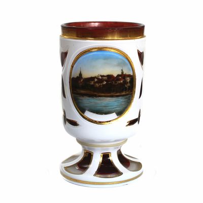 Fussbecher mit Überfang und Ansicht von Cammin, Josephinenhütte um 1845-50