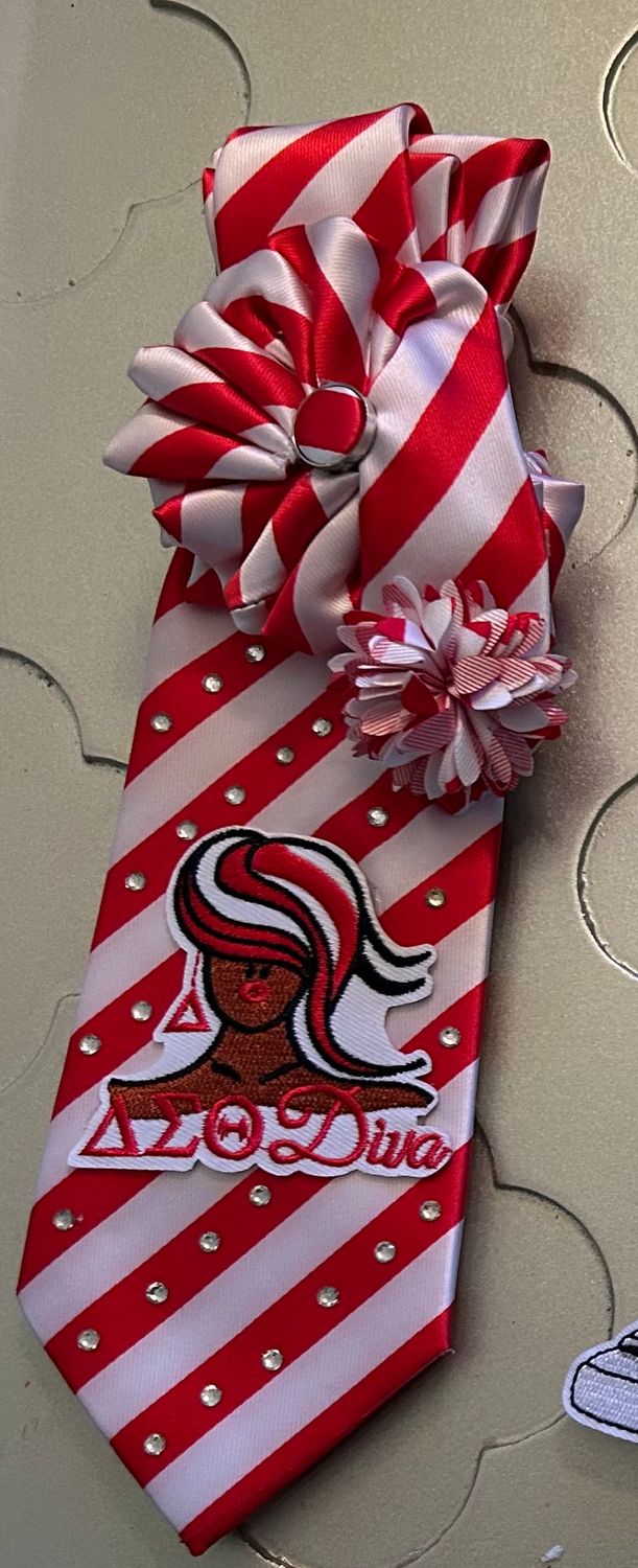DELTA Necklace Tie