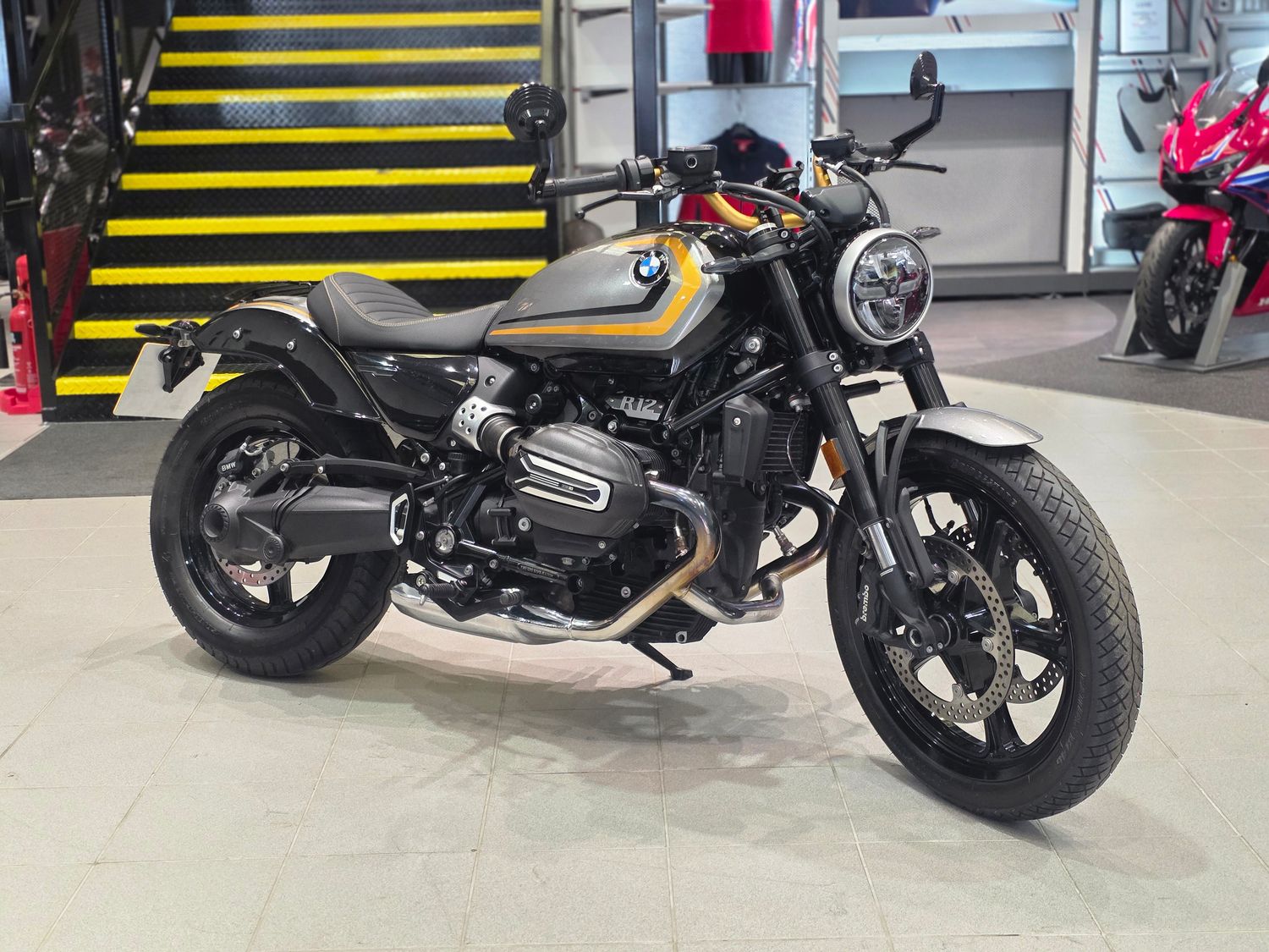 BMW R12