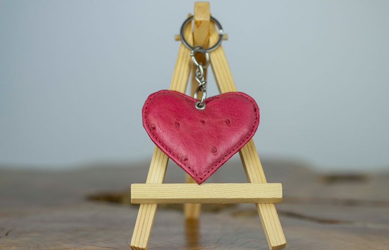 Herzanhänger aus Straußenleder