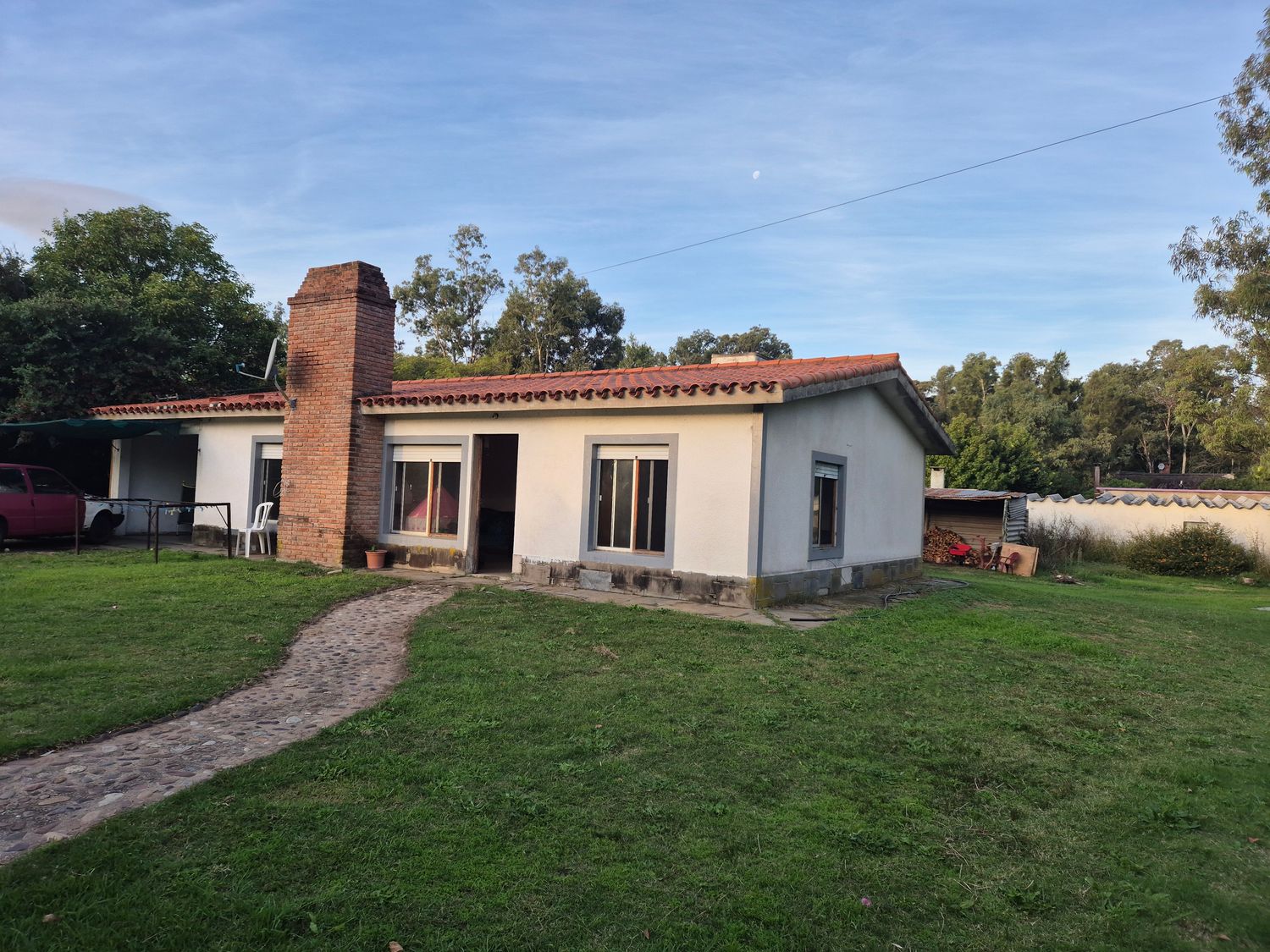 BALNEARIO BELLA VISTA: CHALET TRADICIONAL EN TERRENO ESQUINERO DE 1.600 M² A 2 CUADRAS DE LA PLAYA - Oportunidad!!