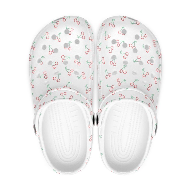 Kersenkleurige klompen met kersenpatroon