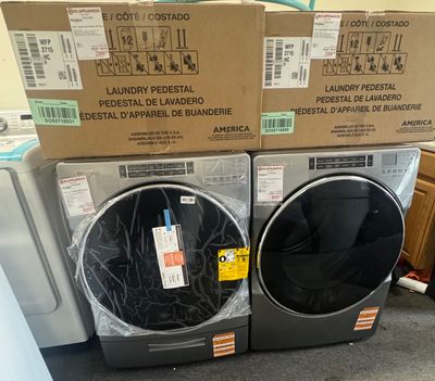 Whirlpool 5.0 cu.ft. Front Load Washer/Electric Dryer w/Pedestals