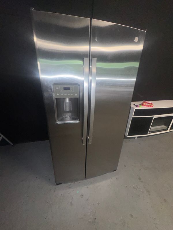 GE GSE25GYPFS 36” Side-by-Side Refrigerator – New Open Box