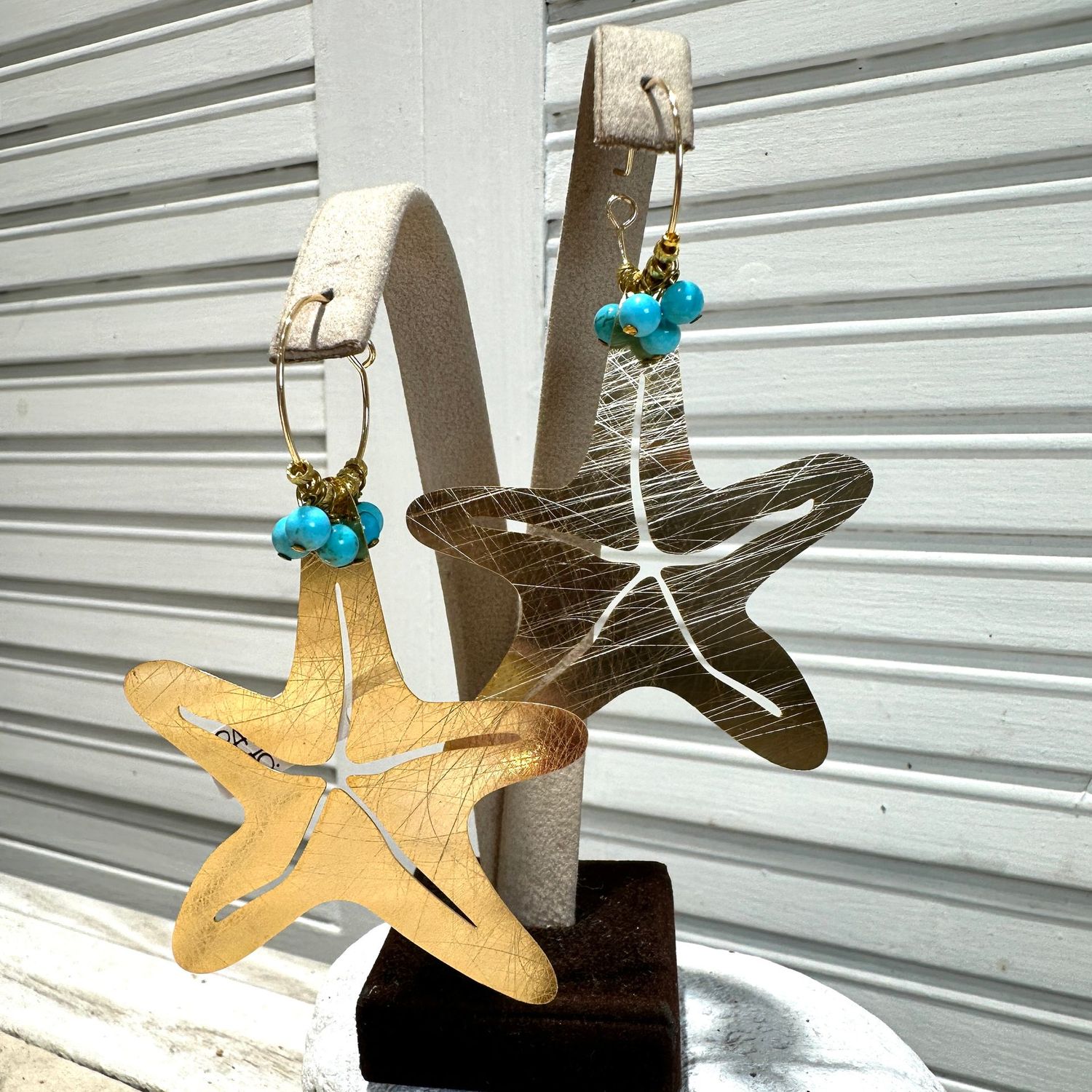 Orecchini in ottone con  stella marina in turchese –  8 cm-Barbara Burgio