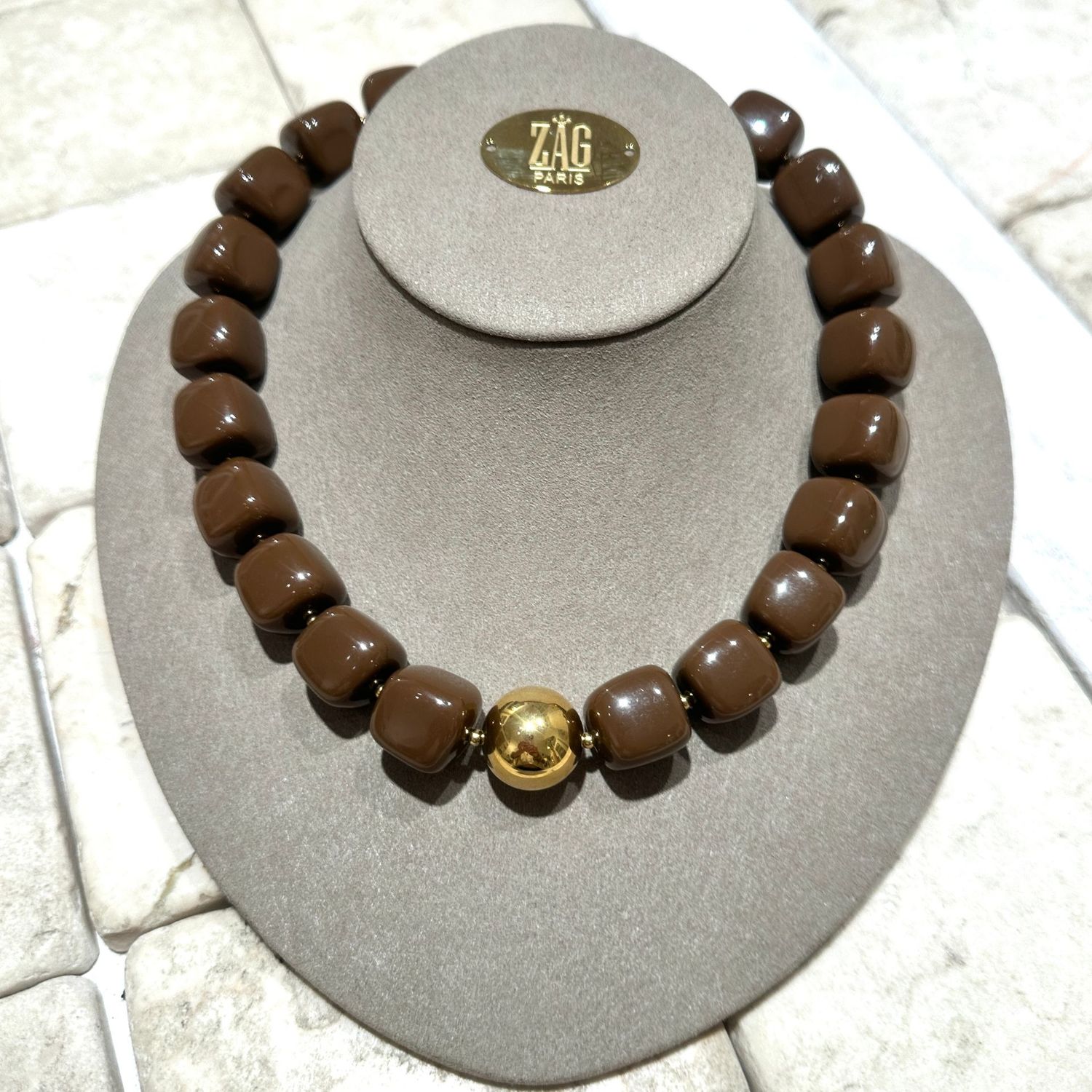 Collana in resina marrone con boule in acciaio placcato -Zag Bijoux