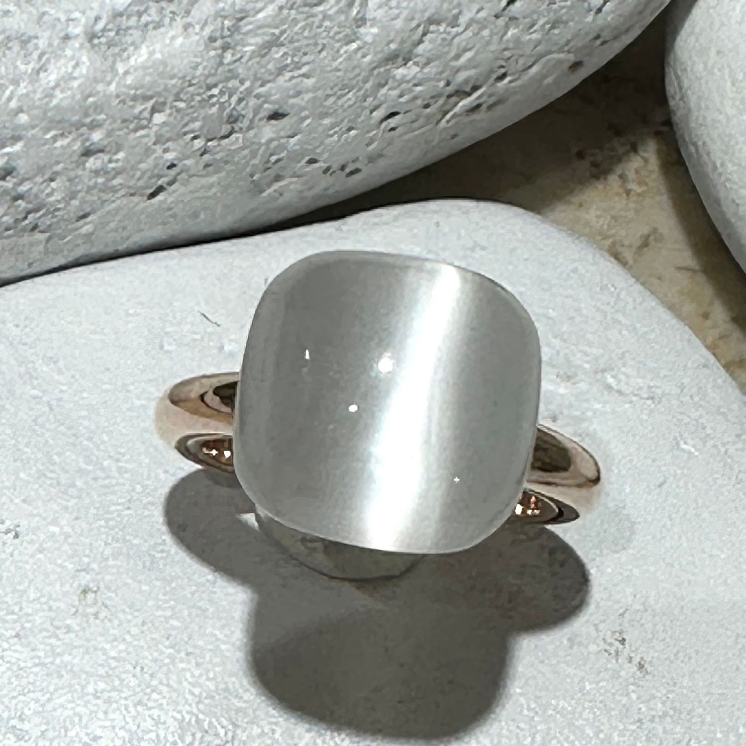 Anello in argento rosa con quarzo idrotermale cabochon quadrato-Lucos Preziosi