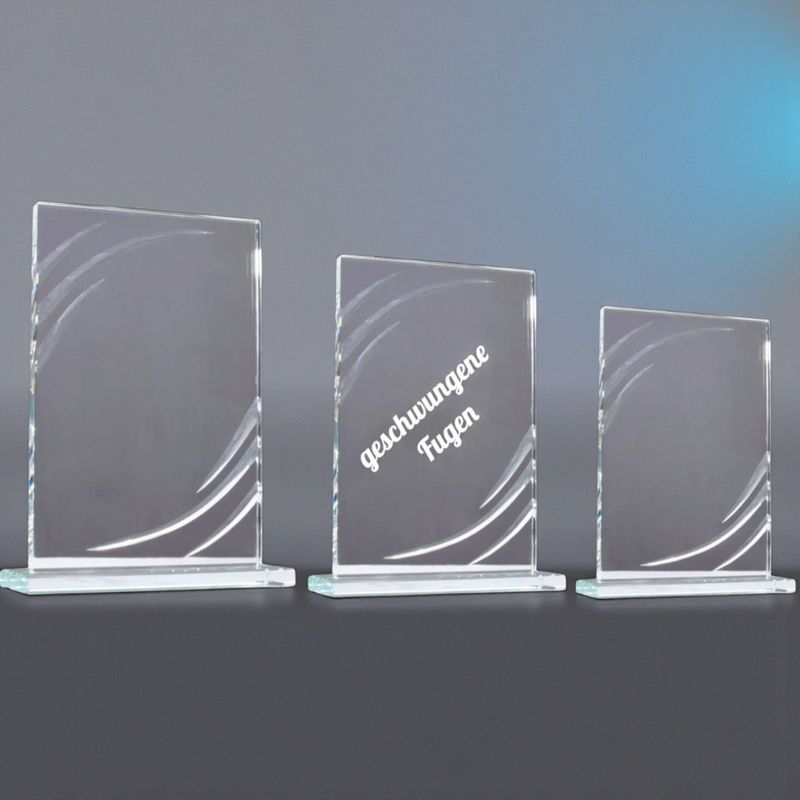 Glas-Trophäe Luxusglas aus 10 mm starkem Klarglas mit geschwungenen Linienornamenten