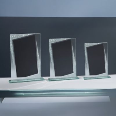 Glastrophäen der 3er Serie Glitzer & Spiegelglas mit spiegelnder Rückseite und Glitzereffekt in drei Größen