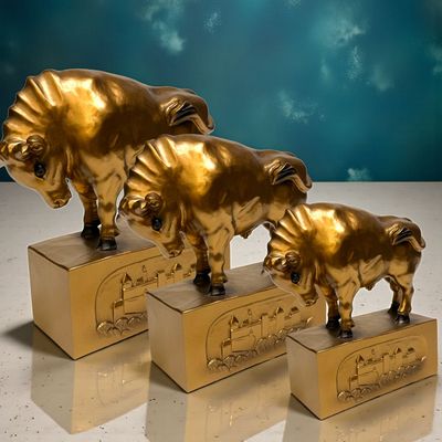 Salzburger Stier Bronzegold – Smart Edition, ab € 50,00 Salzburger Stier Bronzegold Smart Edition Resin-Trophäe in drei Größen auf Sockel