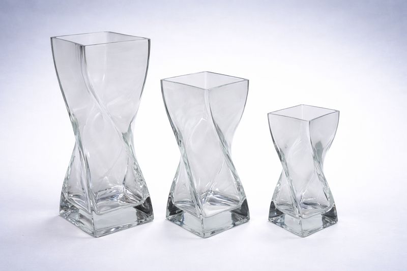 Twistervase Volare aus klarem Glas mit schwerem Boden in drei Größen, gravierbar