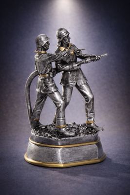 Resinfigur „Pompiere“ Feuerwehr, ab € 29,90 Resinfigur Feuerwehr Pompiere mit zwei Feuerwehrleuten im Löscheinsatz