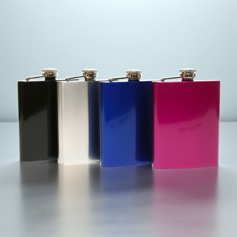 Farbig beschichtete Edelstahl Flachmänner in Schwarz, Silber, Blau und Pink