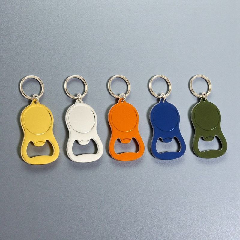 Farbige Schlüsselanhänger Kapselheber aus Metall mit Gravur