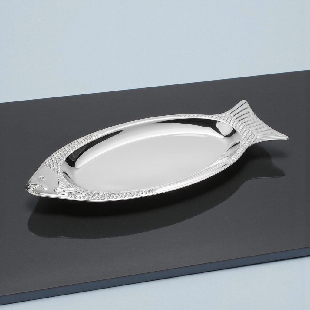 Metallteller in Fischform mit Relief als Ehrenteller für Angelsport