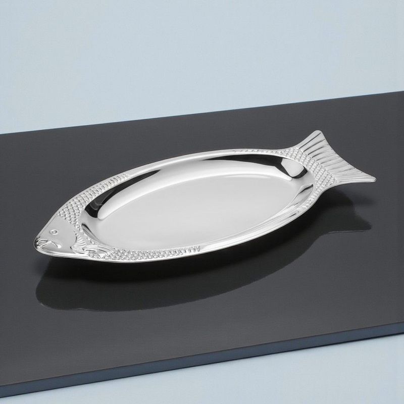 Metallteller in Fischform mit Relief als Ehrenteller für Angelsport