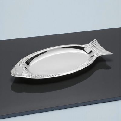 Metallteller in Fischform mit Relief als Ehrenteller für Angelsport