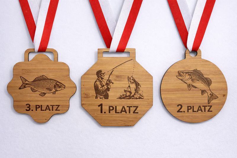 Holzmedaille natur in verschiedenen Formen mit individuellem Design