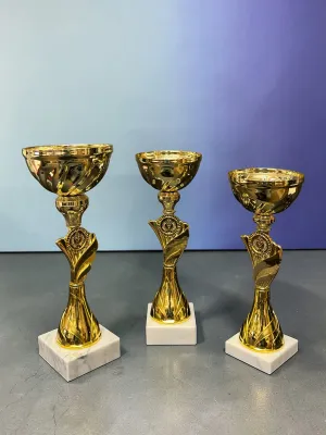 Pokal Rising Champion gold mit weißem Marmorsockel in drei Größen