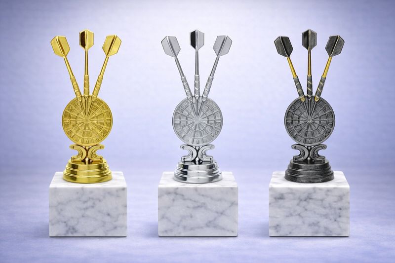 Darts Schraubfigur Spieler in Gold Silber Antik