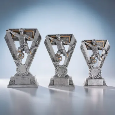 Fußballtrophäe Striker Resin Pokal mit Fußballspieler Greinecker Pokale Salzburg