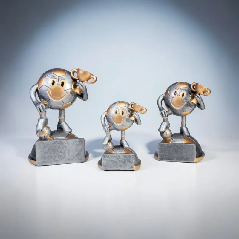 Fun Fußballtrophäe Happy Ball lustige Fußballfigur Resin Greinecker Pokale Salzburg